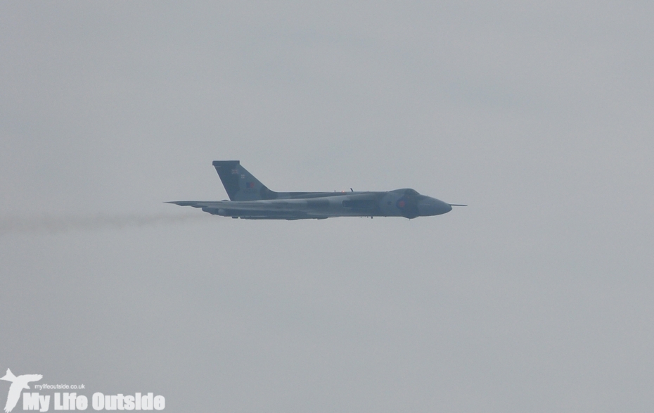 Vulcan XH558 over Barry